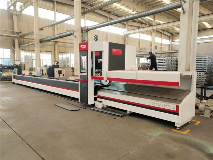 ​1000W LT-6017ES Pipe Fiber Laser Cutting Machine